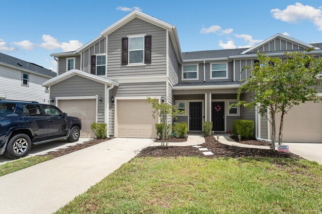 Building Photo - 3 Bedroom / 2.5 Bathroom Townhouse in the Meadows at Oakleaf