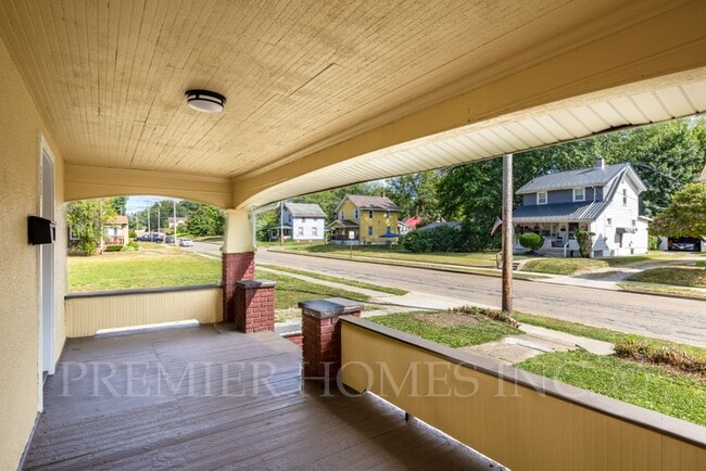 Photo - 3 Bed Home with Large Yard & Detached Garage – $1,495/mo