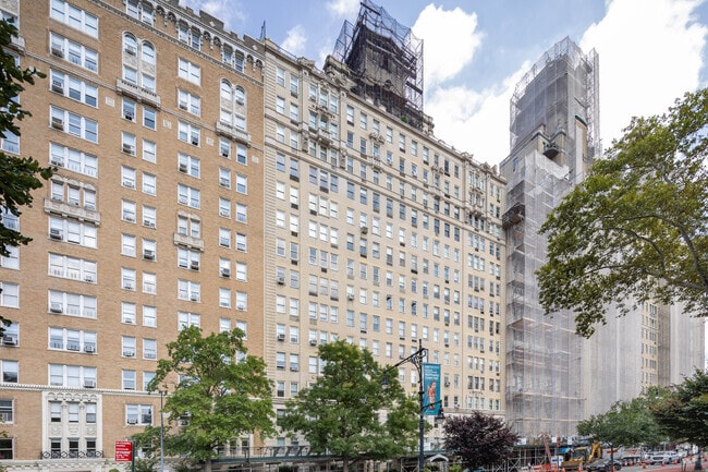 Photo - 15 W 81st St