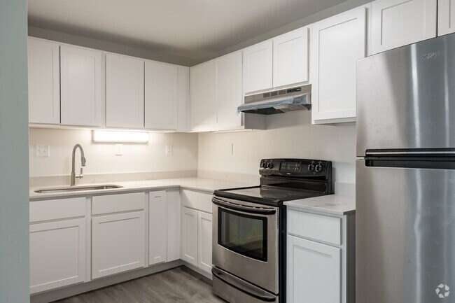 1BR, 1BA - 750SF - Kitchen - Dorchester Arms