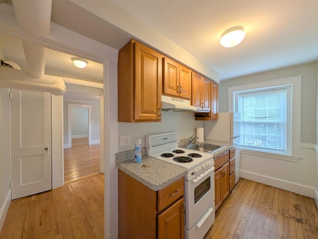 Building Photo - 154 Summer St Unit 1