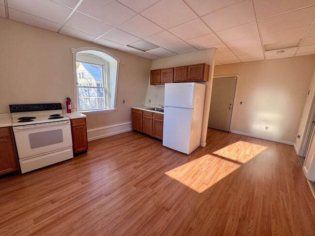 Building Photo - 1 Beacon St Unit 5