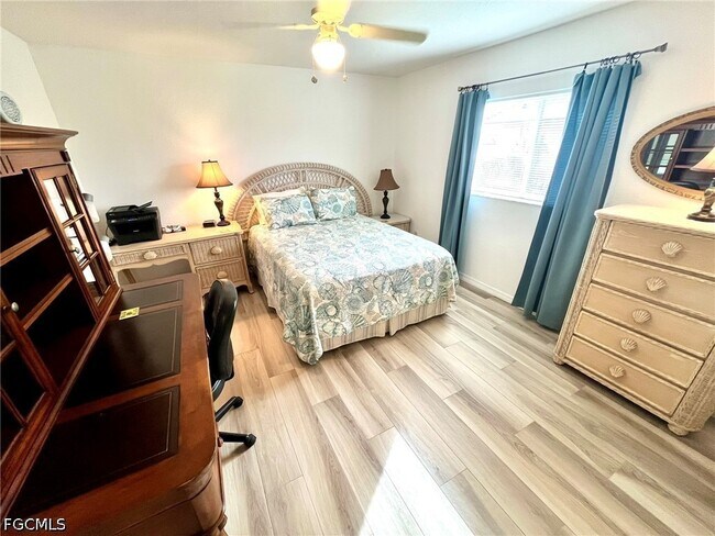 Photo - 818 SW 8th Pl