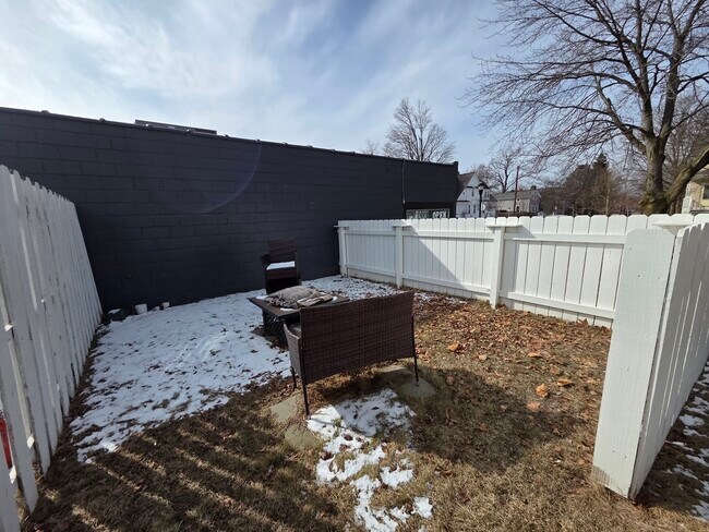 Photo - 412 Starkweather St Unit B