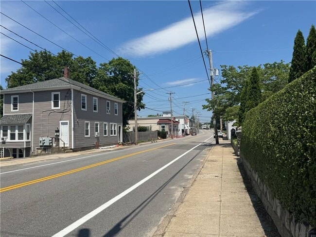 1383 Main St