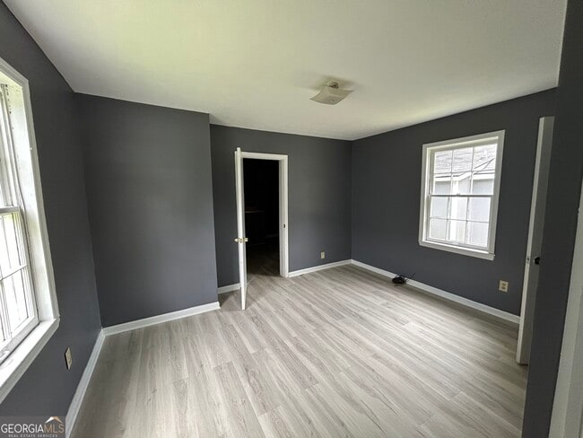 Photo - 104 Foch St