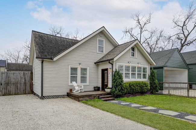 Building Photo - 818 Wilkes St