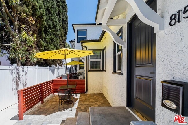 Photo - 815 W Glenoaks Blvd