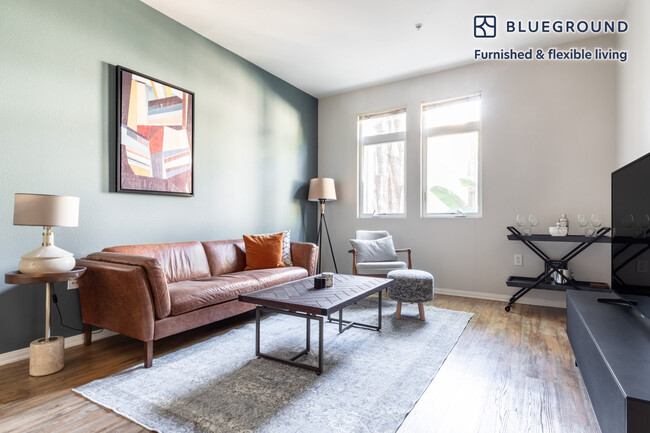 Building Photo - 8601 Lincoln Blvd Rental