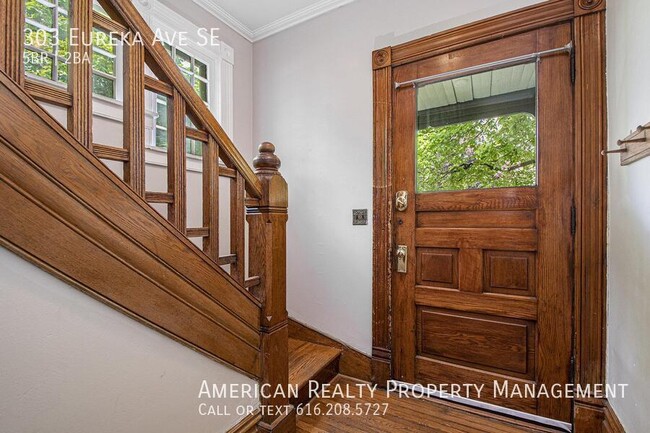 Photo - 303 Eureka Ave SE
