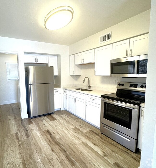 Building Photo - 738 W Pepper Pl Unit 738 W Pepper Pl #4 Rental