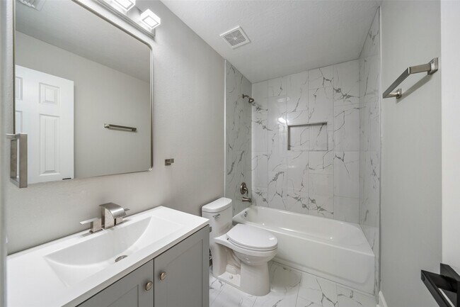 Photo - 1111 Kingbriar Cir