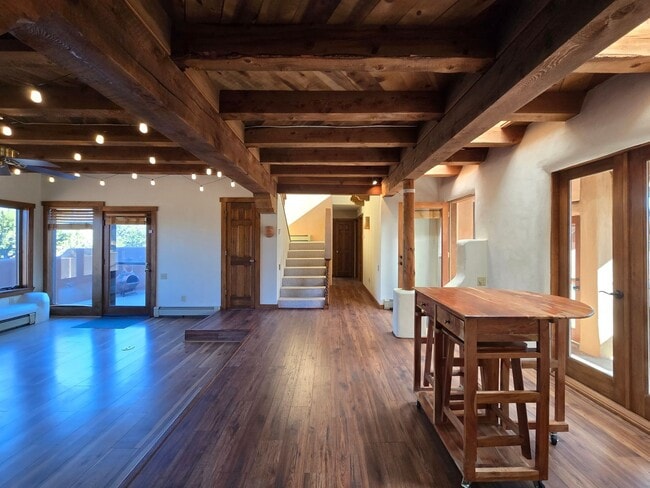 Photo - 2835 Don Quixote