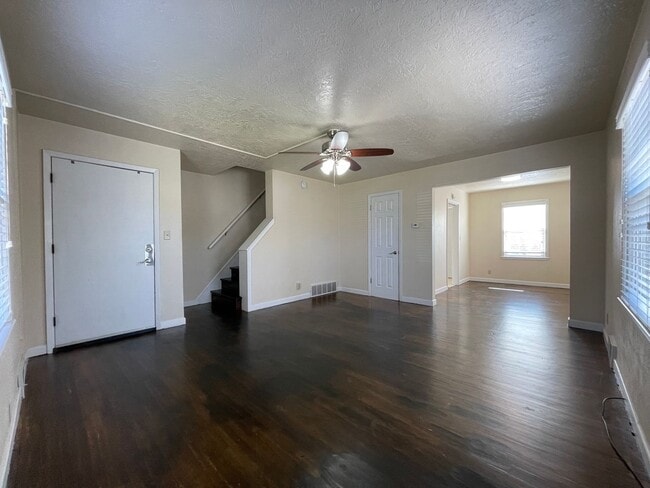 Photo - 2003-2005 W. 33rd st. Unidad 2003