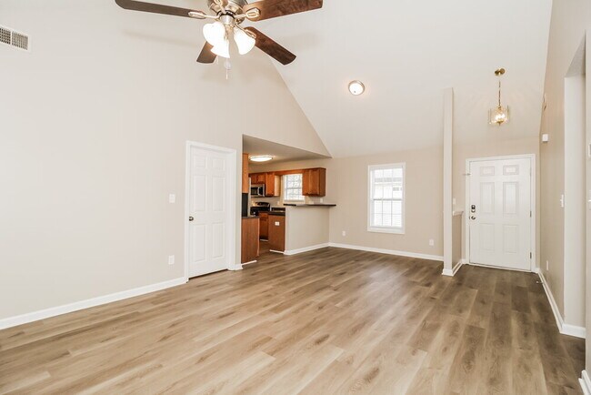 Photo - 1050 Abercorn Way