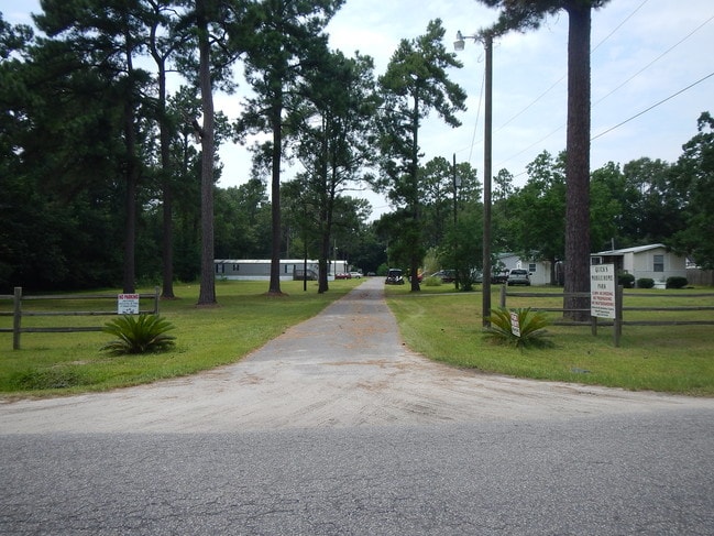 Entrada al parque - 233 Frankie Ln