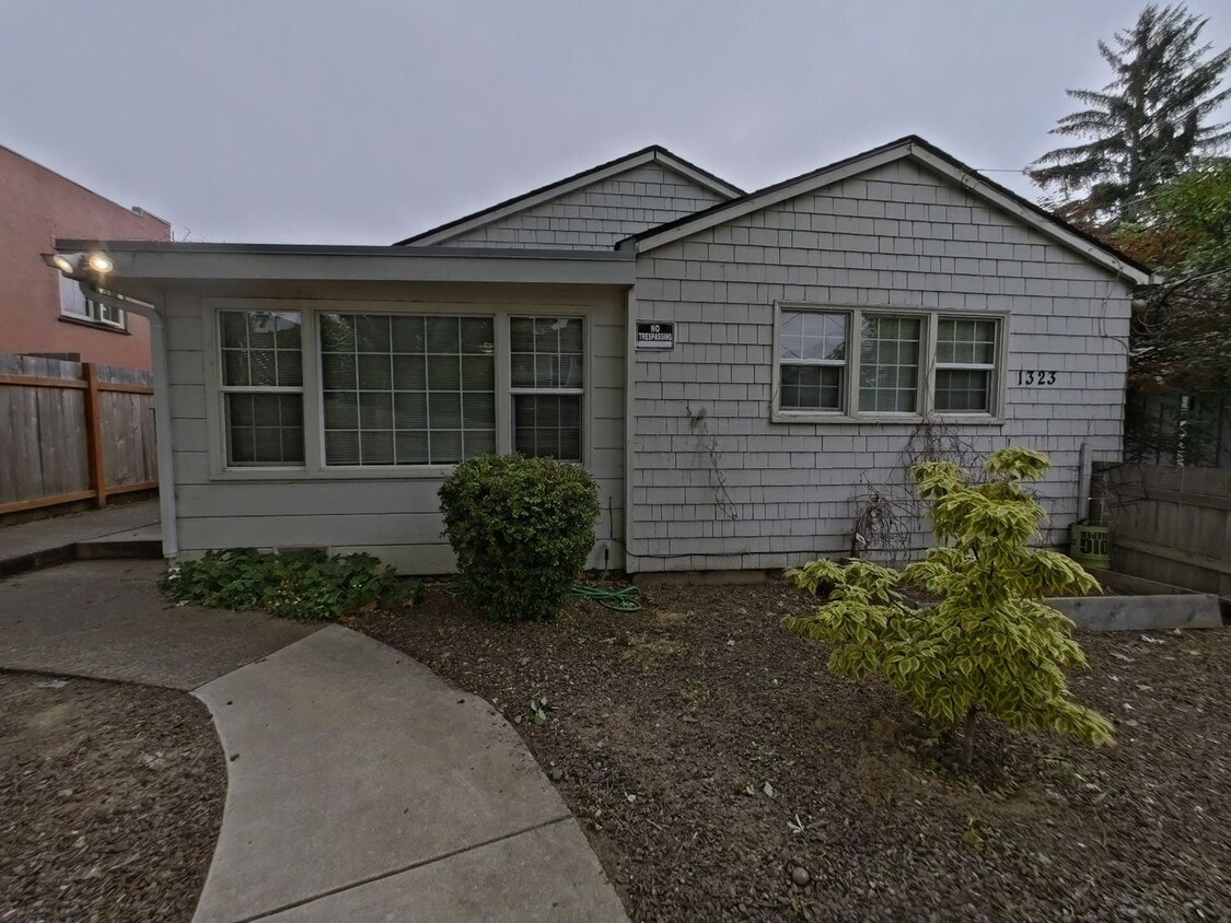 3 Bedroom Campus House - 3 Bedroom Campus House