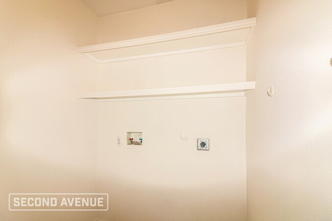 Photo - 5945 Sutherland Dr