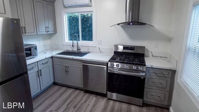 1 br, 1 bath House - 1028 N Los Robles Ave - 1 br, 1 bath House - 1028 N Los Robles Ave