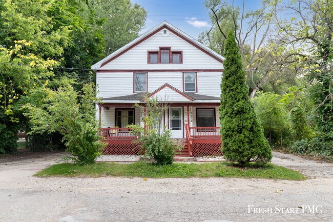 Photo - Charming 3-Bedroom Home with Spacious Livi...
