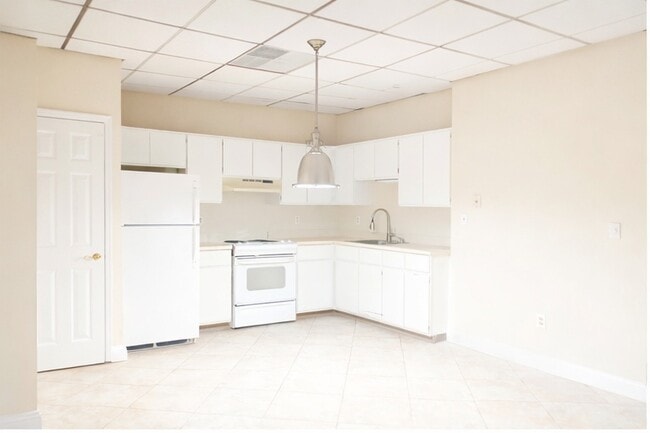 Kitchen - 1507 Meetinghouse Rd Unit C