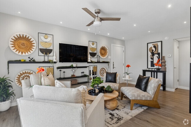 A3 1BR, 1BA - 576SF - Living Room