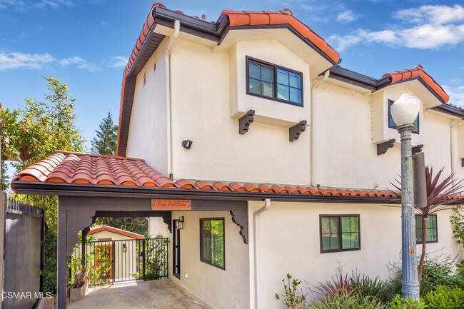 Photo - Must see this luxurious short-term, furnis...