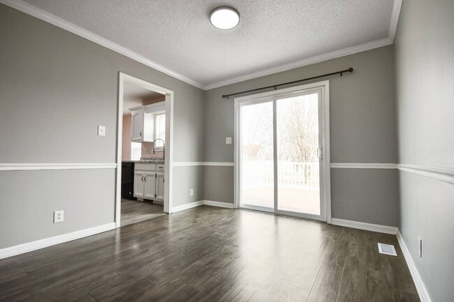 Photo - Pet Friendly Three Bedroom!