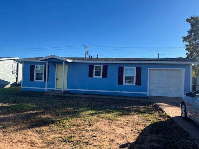 Building Photo - 5249 Encino Rd