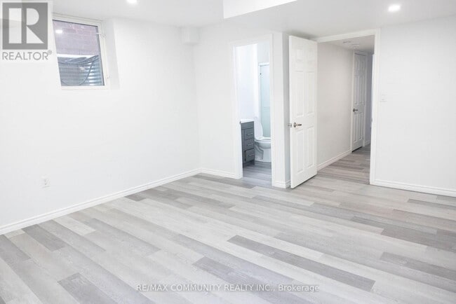 Photo - 481 Bessborough Dr