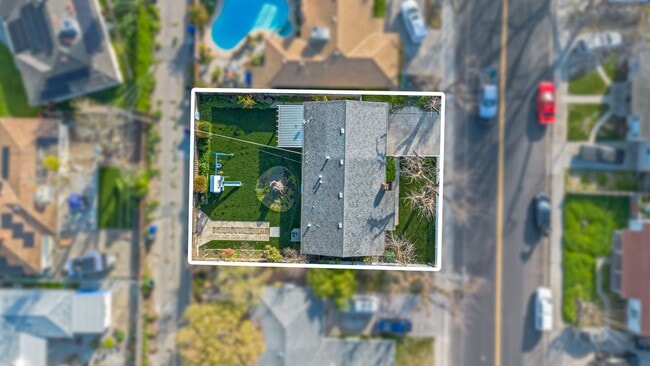 Photo - 1415 W Roseburg Ave