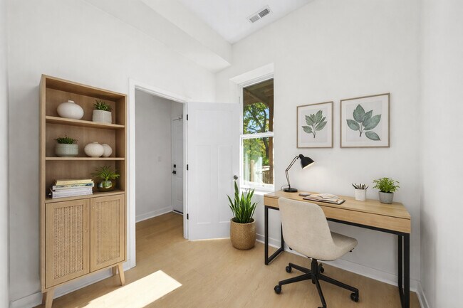 Photo - 3037 W Lexington St