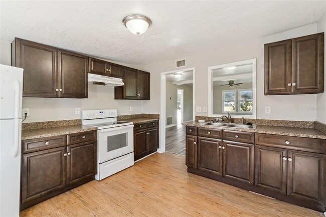 Photo - 40542 W 3rd Ave