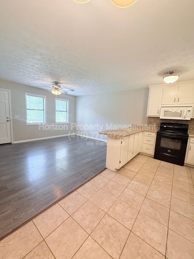 Photo - 1670 Lakeside Trail