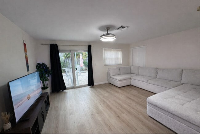 Photo - 3255 SW 2nd St