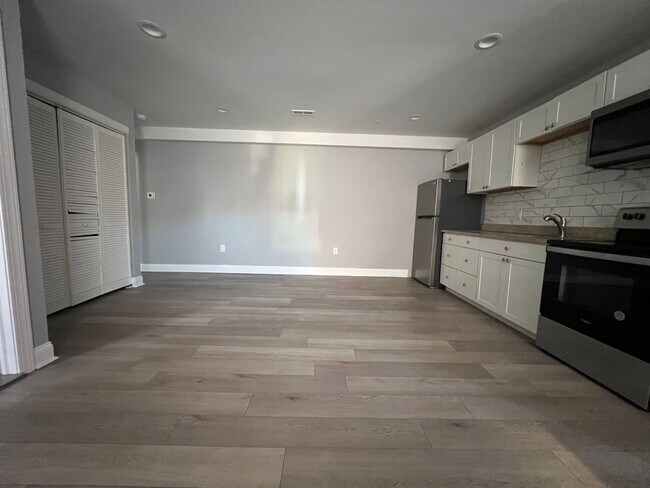 Photo - 5239 Jefferson St Unit 1