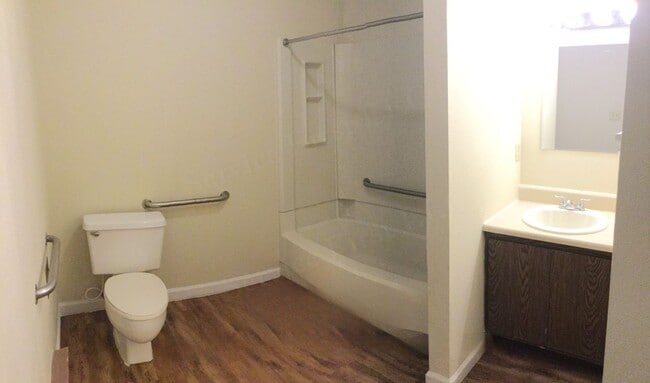 Photo - Calhoun Village Apartments Unit D3