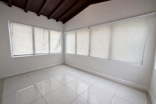 Photo - 1942-1946 Funston St Unit 1-5