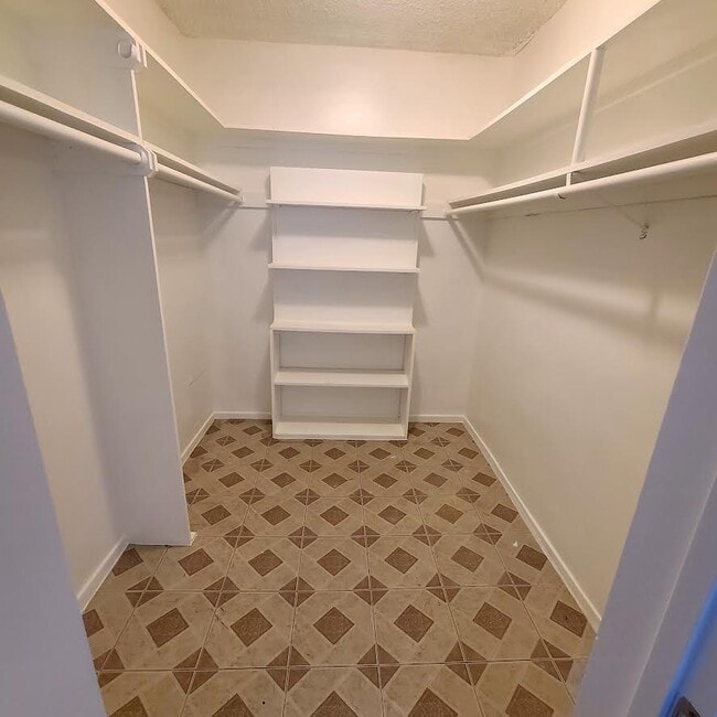 Building Photo - 5555 W 8th St Rental