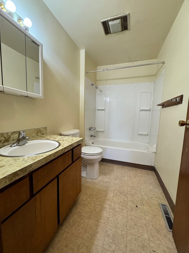 Photo - d1606 Unit 1