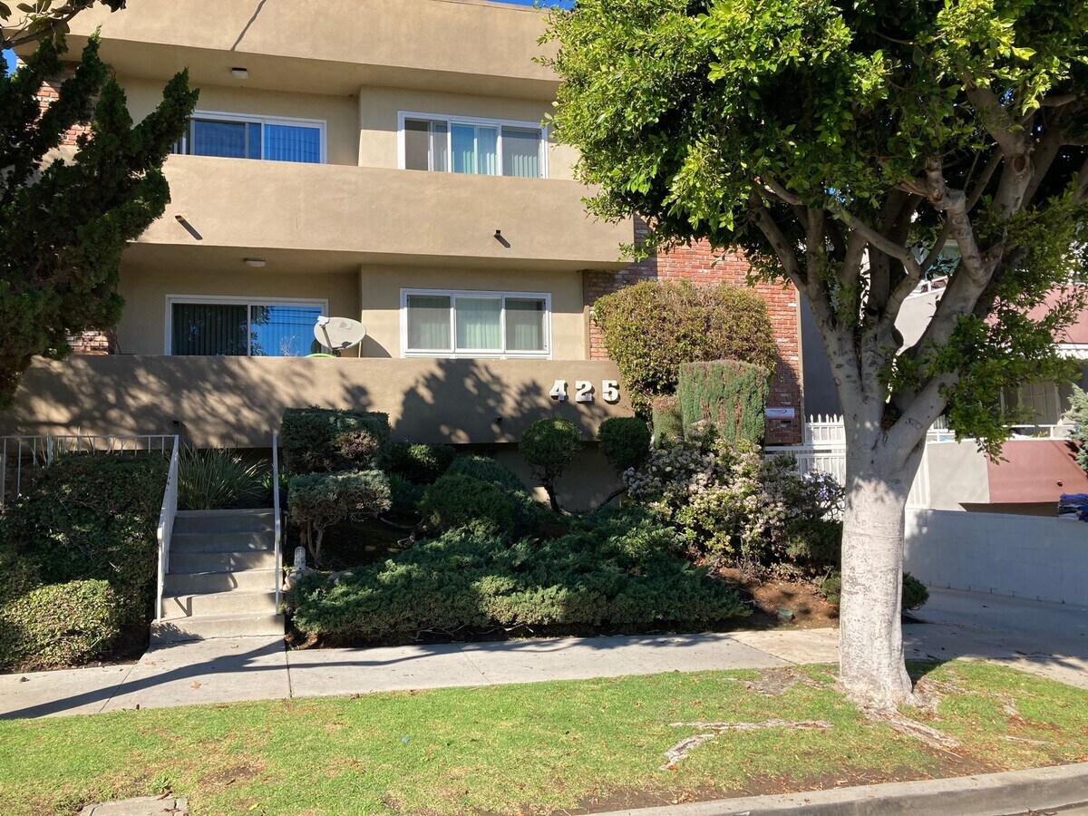 Photo - 425 E. Tamarack Ave.