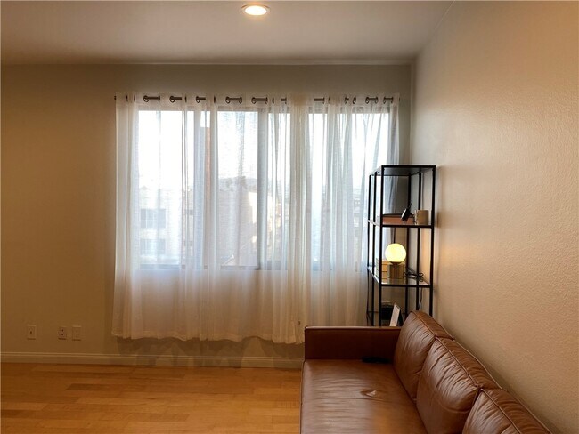 533 S St Andrews Pl Unit 319