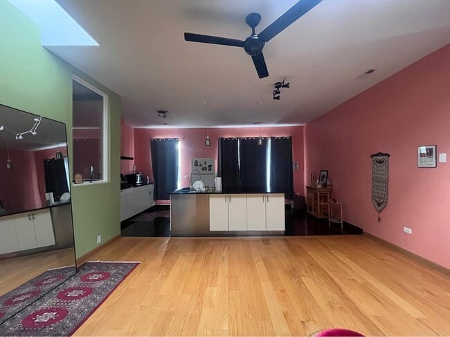 Photo - 5449 N Broadway St Unit 2nd floor