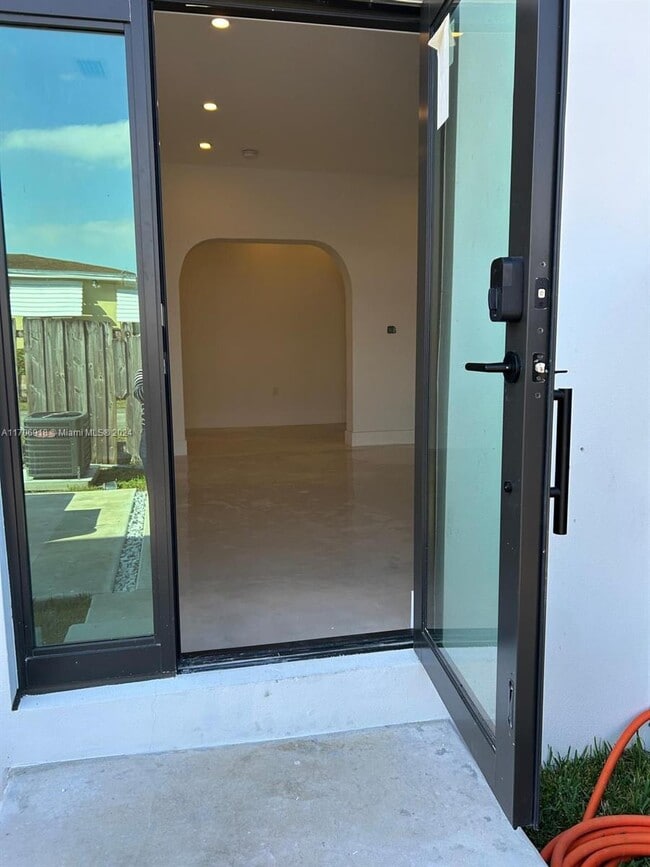 Photo - 8311 Grand Canal Dr Unidad A