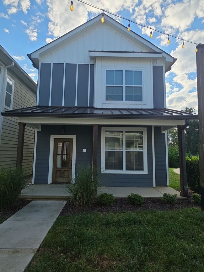 Building Photo - 3-Bedroom HOA Townhome with Pool Access Near Downtown Cookeville