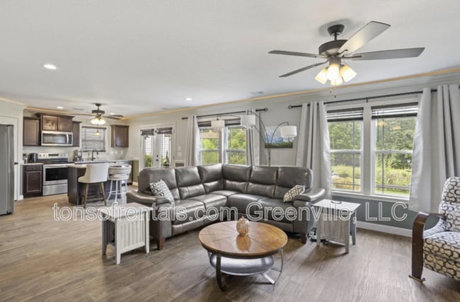 Photo - 679 Spartan Commodor Ln