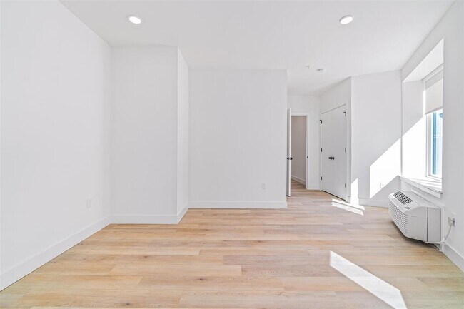 Photo - 293 Fairmount Ave Unit 304