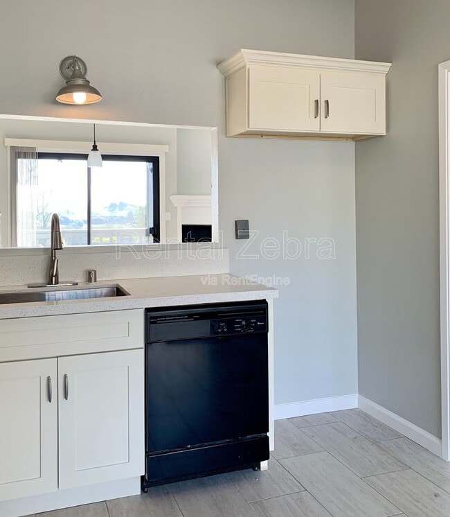 Photo - 1592 Ashwood Dr