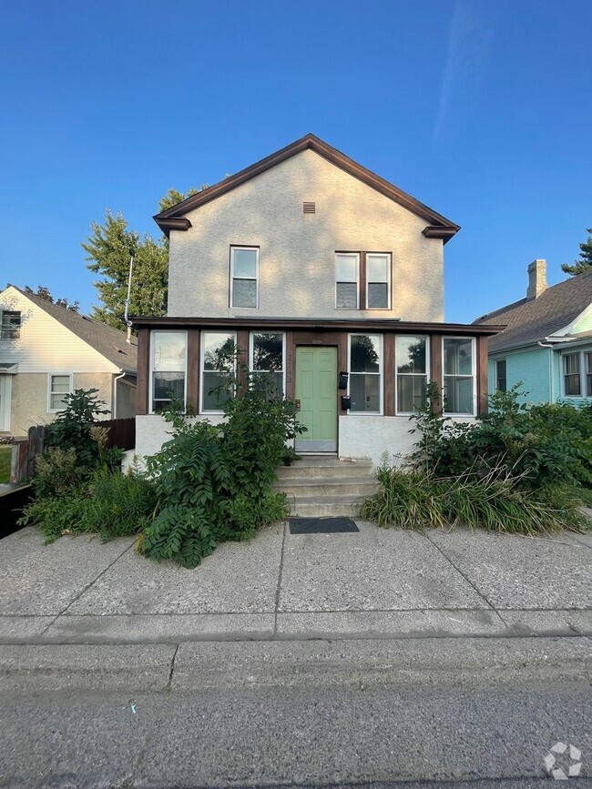 Building Photo - Updated Northeast Duplex! Rental