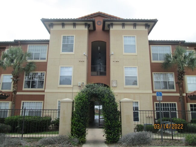 Building Photo - 5554 Metrowest Blvd Unit Metrowest Blvd Apt 204